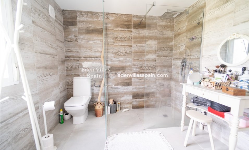 Resale - Urbanisation detached Villa - Torrevieja