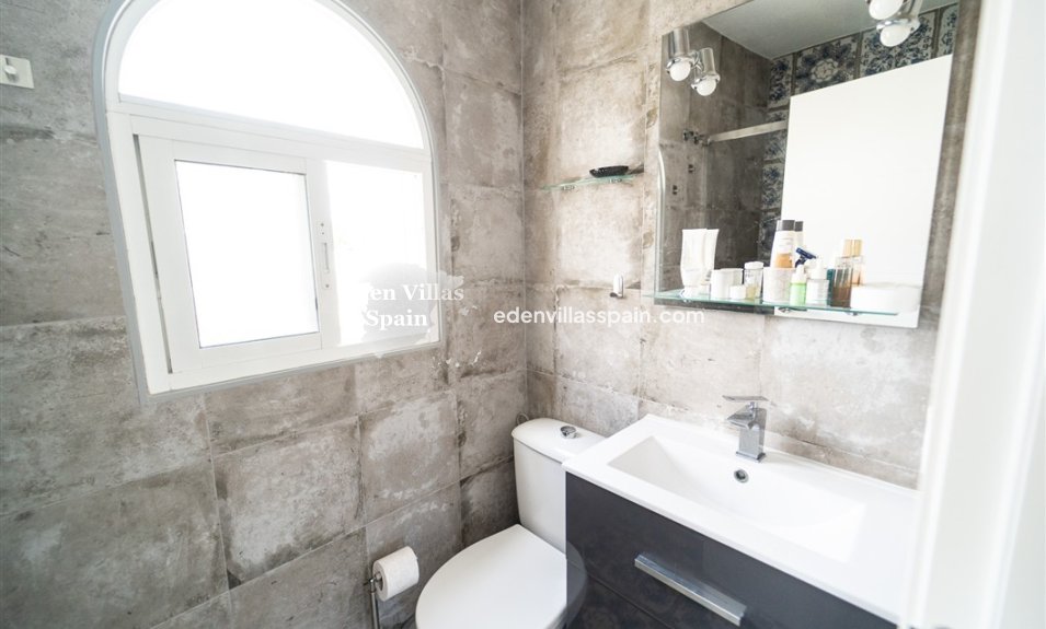 Resale - Urbanisation detached Villa - Torrevieja