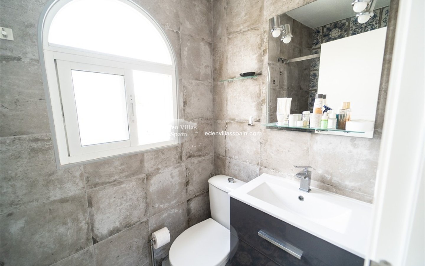 Resale - Urbanisation detached Villa - Torrevieja