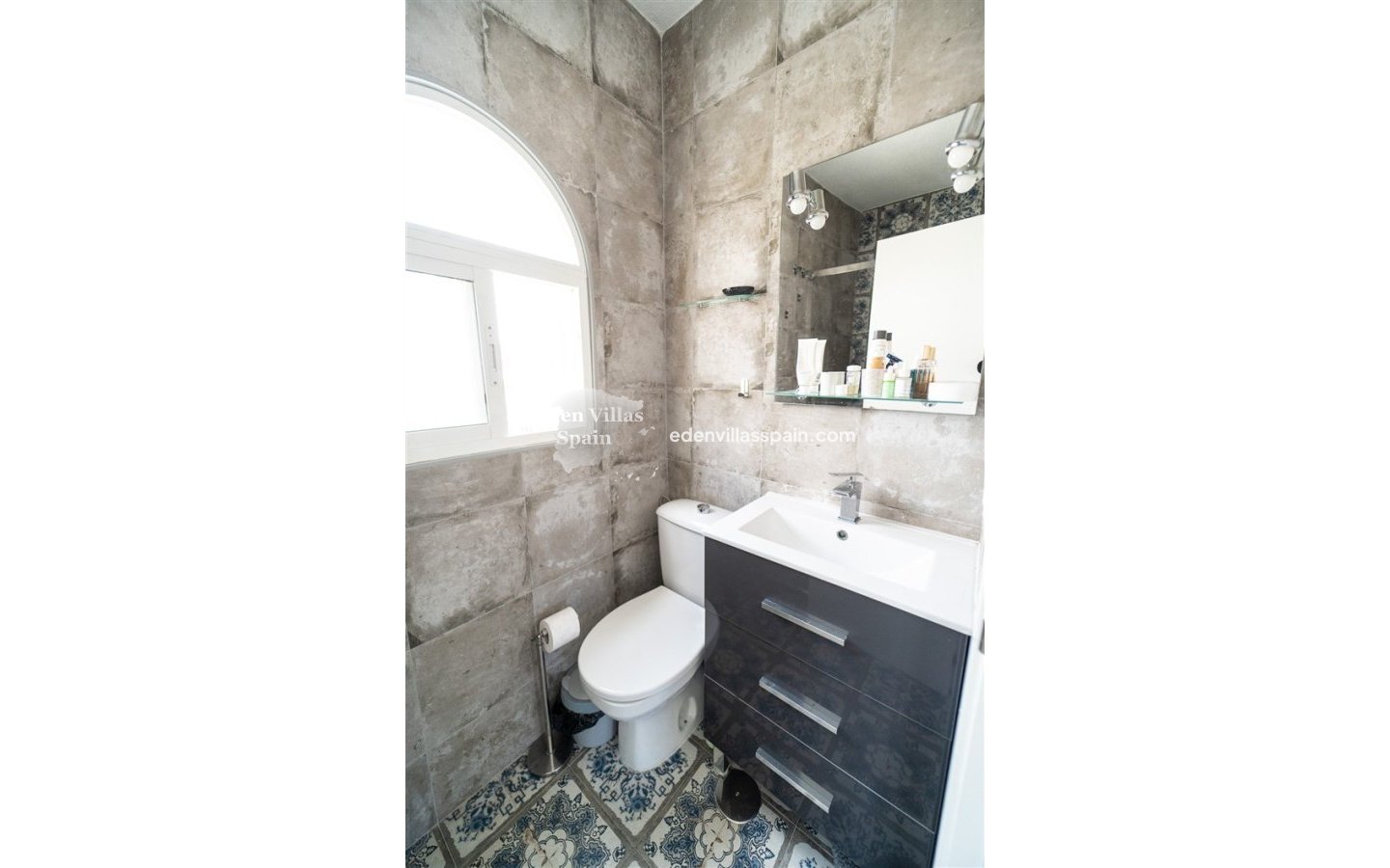 Resale - Urbanisation detached Villa - Torrevieja