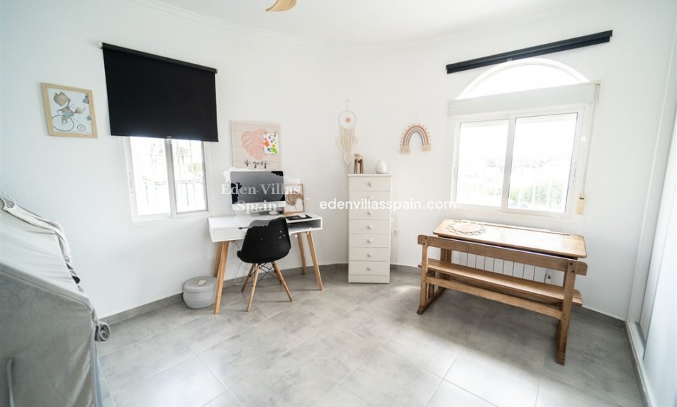 Resale - Urbanisation detached Villa - Torrevieja