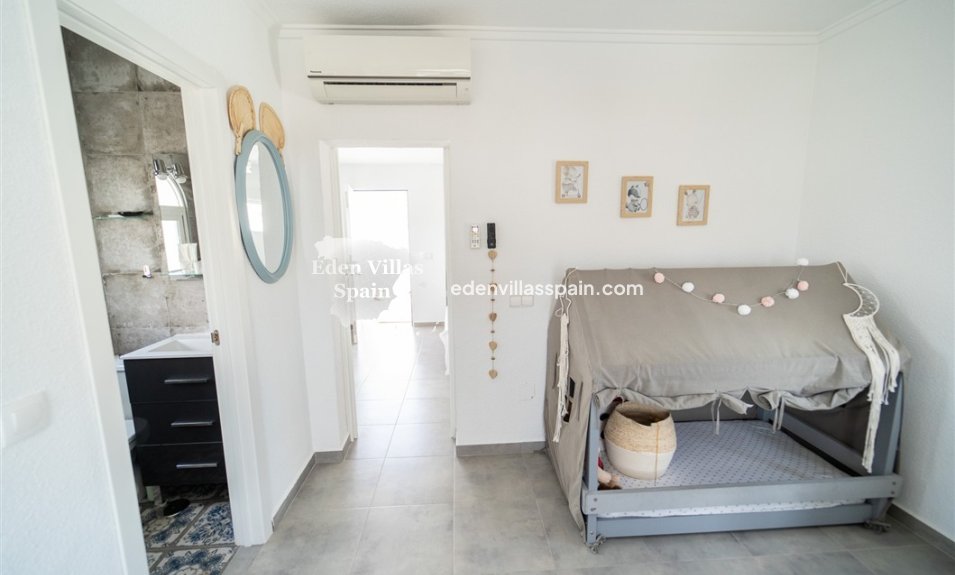 Resale - Urbanisation detached Villa - Torrevieja