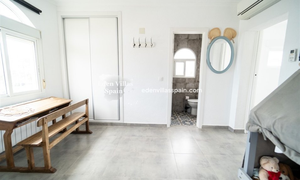 Resale - Urbanisation detached Villa - Torrevieja