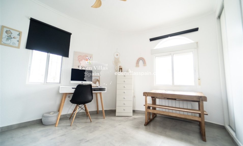 Resale - Urbanisation detached Villa - Torrevieja