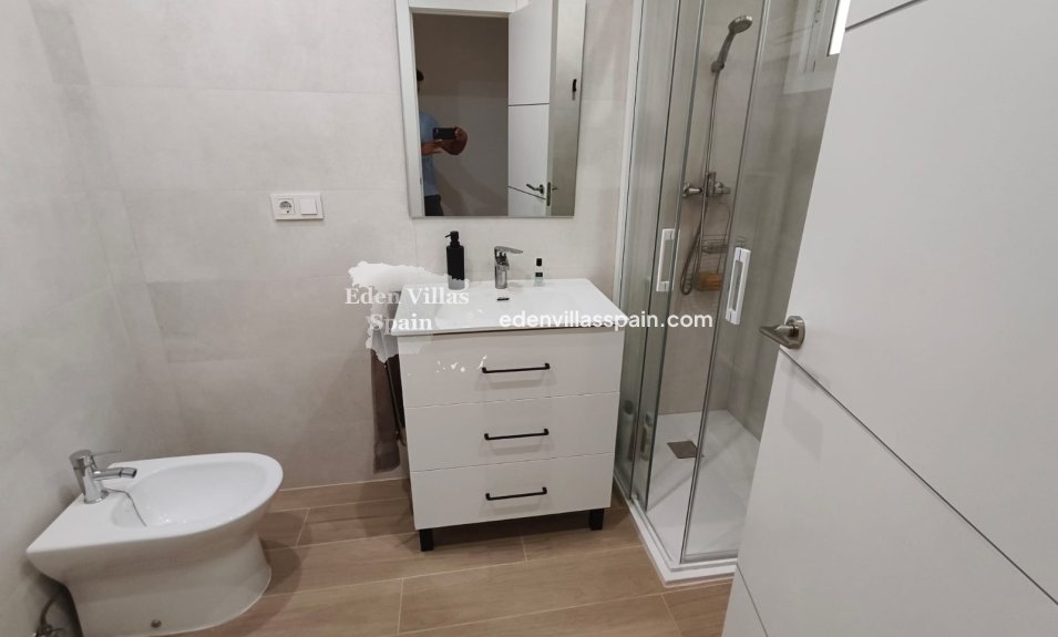 Segunda Mano - Apartamento en la costa - Santa Pola