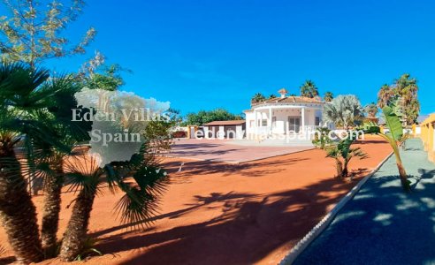 Resale - Coastal Villa - Catral