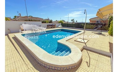 Resale - Urbanisation detached Villa - La Marina