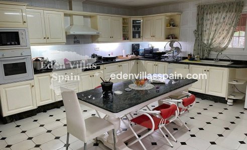 Resale - Urbanisation detached Villa - Elche