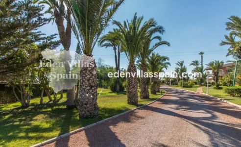 Resale - Urbanisation detached Villa - Santa Pola