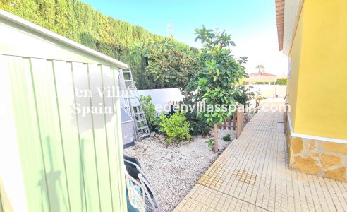 Resale - Urbanisation detached Villa - La Marina