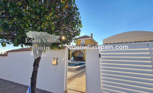 Resale - Urbanisation detached Villa - La Marina