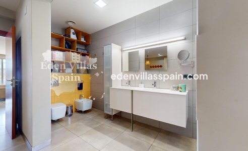 Resale - Urbanisation detached Villa - Elche