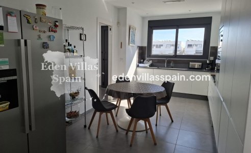 Resale - Town House - Dolores