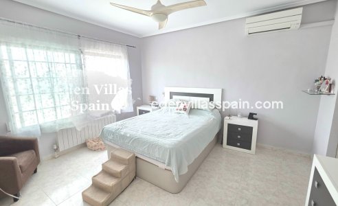 Immobilien Zweiter Hand - Villa an der Küste - La Marina