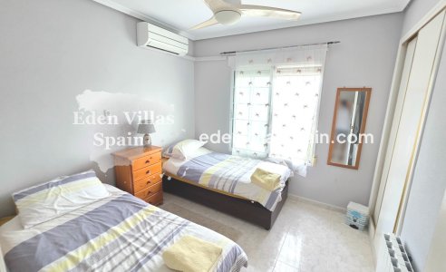 Immobilien Zweiter Hand - Villa an der Küste - La Marina