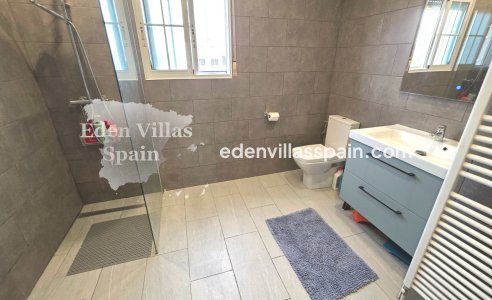 Immobilien Zweiter Hand - Villa an der Küste - La Marina