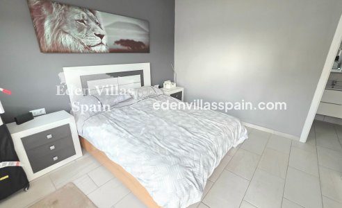 Immobilien Zweiter Hand - Villa an der Küste - La Marina