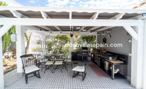 Resale - Urbanisation detached Villa - Torrevieja