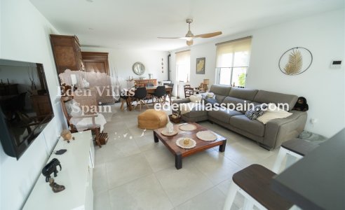 Resale - Urbanisation detached Villa - Torrevieja