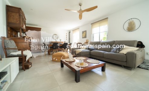 Resale - Urbanisation detached Villa - Torrevieja