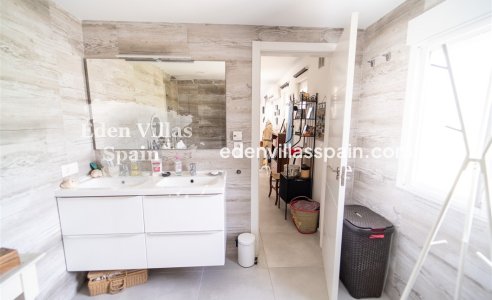 Resale - Urbanisation detached Villa - Torrevieja