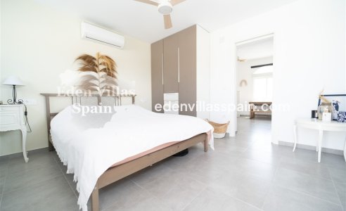 Resale - Urbanisation detached Villa - Torrevieja