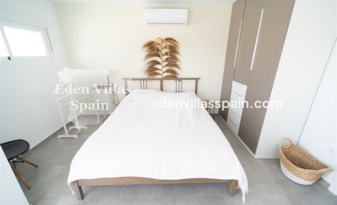 Resale - Urbanisation detached Villa - Torrevieja