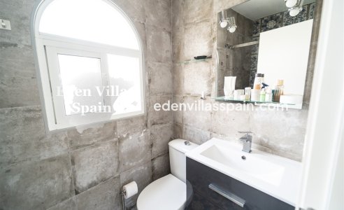 Resale - Urbanisation detached Villa - Torrevieja
