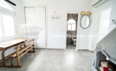 Resale - Urbanisation detached Villa - Torrevieja