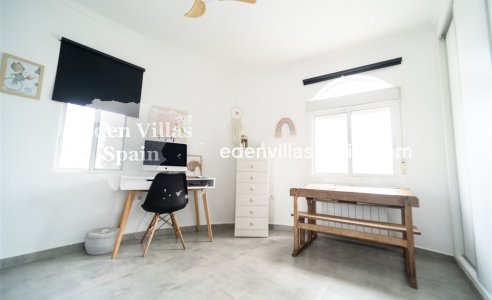 Resale - Urbanisation detached Villa - Torrevieja